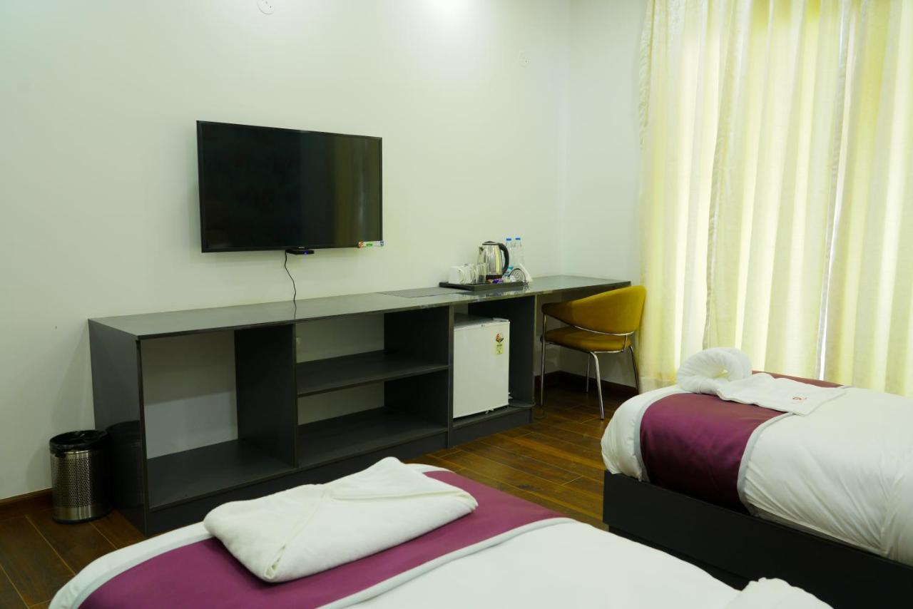 Lime Tree Hotel Pulkit Gurgaon-Artemis Hospital, Nearest Metro Huda City Centre Esterno foto